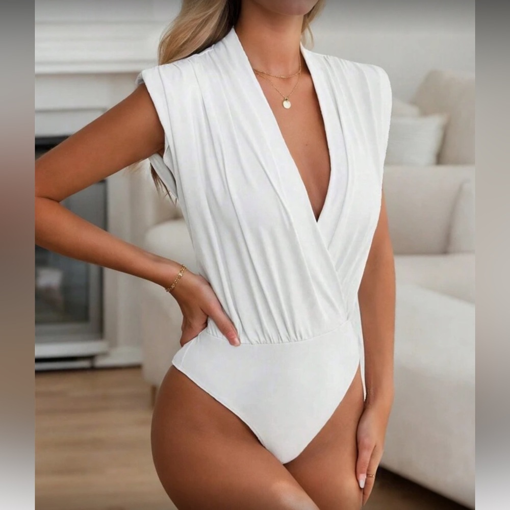 White long sleeve v neck bodysuit - Picture 3 of 5